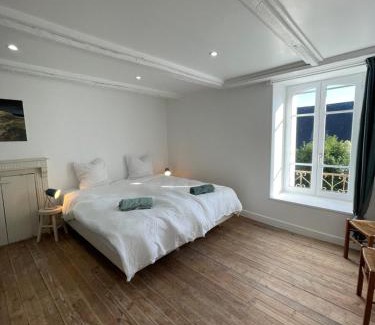 Rosporden Casa | Grande maison 20 min plage, 14 personnes, 5 SDB, literie grand confort