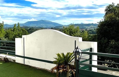 Ayherre Casa | Grande Maison Atypique au Pays Basque Avec Piscine 16 Voyageurs