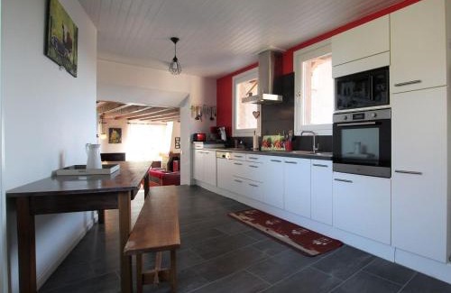 Saint-Vidal Casa | Grande maison au cœur d'un village historique avec terrasse et WIFI inclus - FR-1-582-308