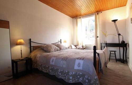 Saint-Vidal Casa | Grande maison au cœur d'un village historique avec terrasse et WIFI inclus - FR-1-582-308