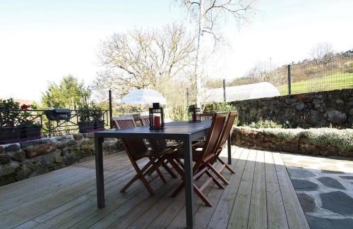 Saint-Vidal Casa | Grande maison au cœur d'un village historique avec terrasse et WIFI inclus - FR-1-582-308