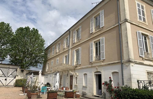 Saint-Julien Casa | Grande Maison Familiale Située Dans le Beaujolais au Coeur des Vignes
