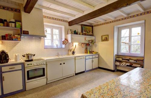 Saint-Alban-les-Eaux Casa | Grande maison avec jardin, cheminée et jeux d'enfants, idéale pour des vacances au calme - FR-1-496-95