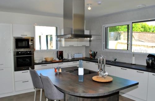 Tours Casa | Grande maison moderne avec piscine à Tours, proche du centre-ville et de la Loire à Vélo - FR-1-381-231