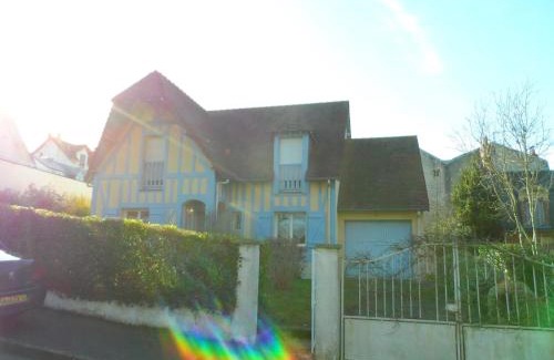 Villers-sur-Mer Casa | Grande Villa avec Jardin, Proche Plage et Centre de Villers-sur-Mer - FR-1-487-310
