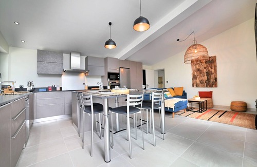 Ronce-les-Bains Casa | Grande Villa, Ronce LES Bains, 14 Personnes, au Calme, Proche Commerces et mer