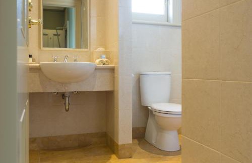 Battery Point Hotel | Grande Vue Hotel