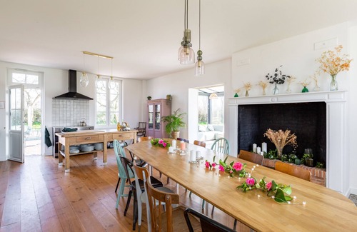 Saint-Aubin-de-Scellon Casa | Grandes Familles Bienvenues : Maison de Vacances & Weekend au Calme, 18personnes