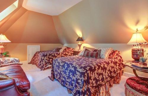 Kennebunkport Casa | Grandeur On The Green