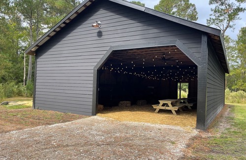 Burgaw Casa | Grandma's Farm on 6 acres with Barn and River Access