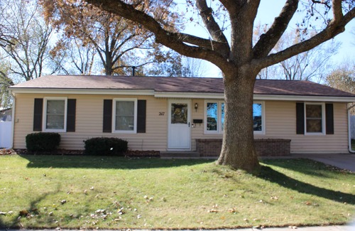 Twain Casa | Grandma's House - home away from home, close to UI, downtown IC and Coralville
