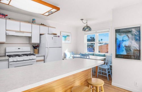 Capitola Condominio | Grandma's Nest steps from Capitola Beach!