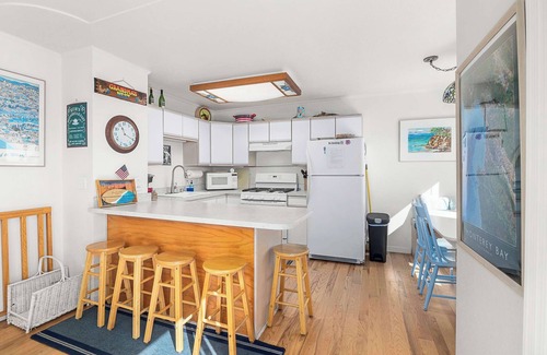Capitola Condominio | Grandma's Nest steps from Capitola Beach!