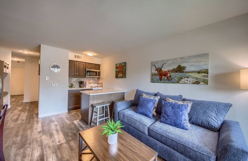 New Braunfels Condominio | Grandma's River Haus Rrc A108 1 Bedroom Condo by RedAwning