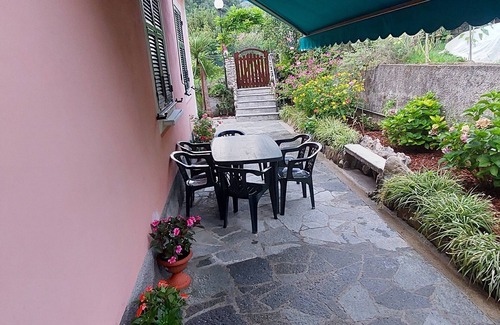 Recco Casa | GRANDPARENTS' HOUSE, GREEN CORNER 5 MINUTES FROM THE SEA