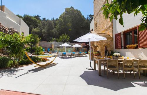 Mixorrouma Villa | Grandpas House - Countryside Villa with Private Pool & Whirlpool Tub