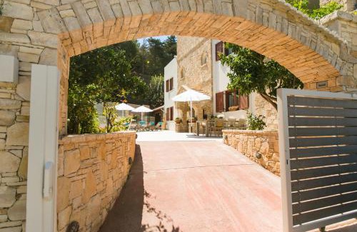 Mixorrouma Villa | Grandpas House - Countryside Villa with Private Pool & Whirlpool Tub