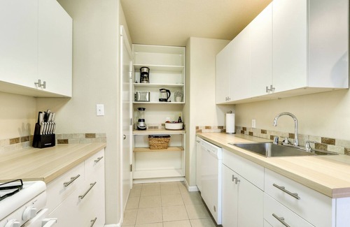 Vancouver Apartamento | Grandview ADU - Stylish, comfortable, 1 bed/2 bath apartment close-in!