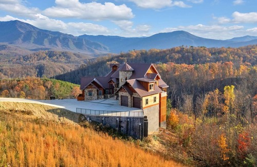 Chalet Village Casa | Grandview Lodge - Gatlinburg Burns