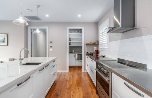 Lowburn Casa | Grandview Lodge – Lowburn Holiday Home