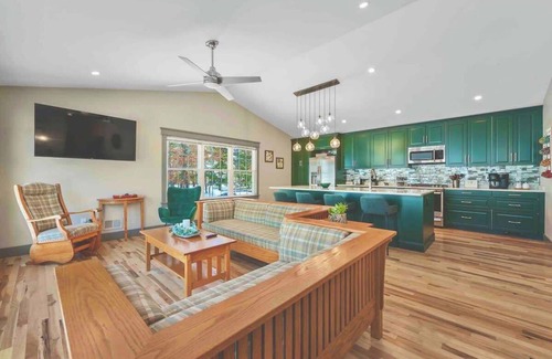 Prudenville Casa | Grandview on East Bay