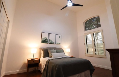 Paradise Park Vista Casa | Grandview Villa | 6-Bedroom Kierland Getaway wPool
