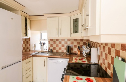 Fethard on Sea Cabaña | GRANGE FARMHOUSE, pet friendly in Fethard-On-Sea, County Wexford