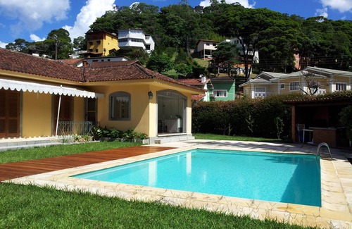 Teresopolis Casa | Dentro de Granja Comary: PLANTA BAJA SIN ESCALERAS NUEVA área de piscina gourmet