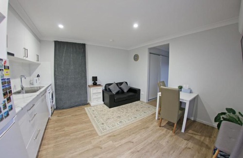 Stanthorpe Cama Y Desayuno | Granny Flat next to golf course