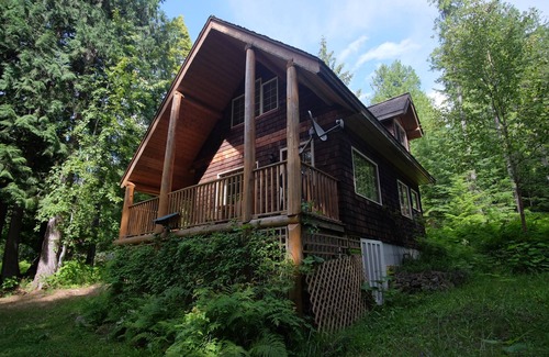 Crawford Bay Cabina | Granny's Shabby Chic Shack to enjoy mother natural inside/outside