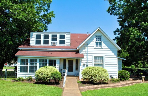 Bullard Casa | Gran’s House in the Heart of Downtown Bullard, Texas