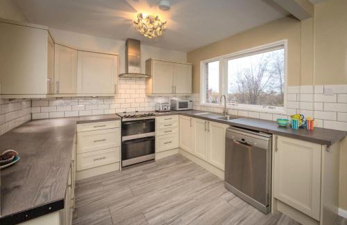 Meads Casa | Granville Heights: 3-bed family home