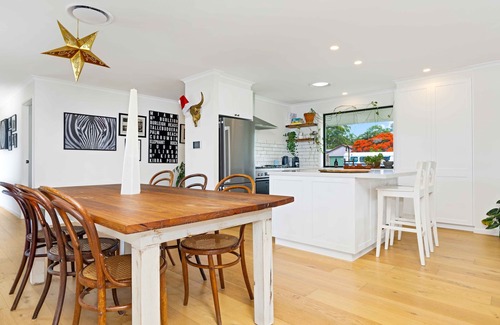Ocean Shores Casa | Grasmere - NEW luxury Byron home-walk to beach & river.