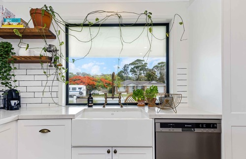 Ocean Shores Casa | Grasmere - NEW luxury Byron home-walk to beach & river.