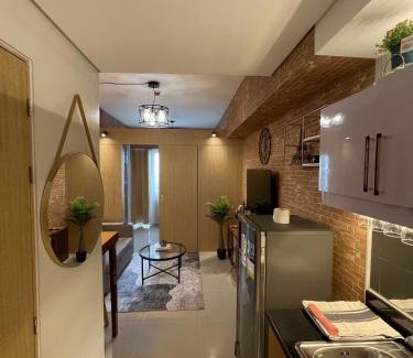 Santo Cristo Apartamento | Grass Residences Industrial-Themed Staycation