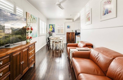 Harristown Casa | Grass Tree Cottage! Just Perfect!