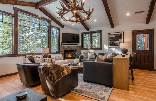 Mammoth Lakes Casa | Gray Bear #86 home