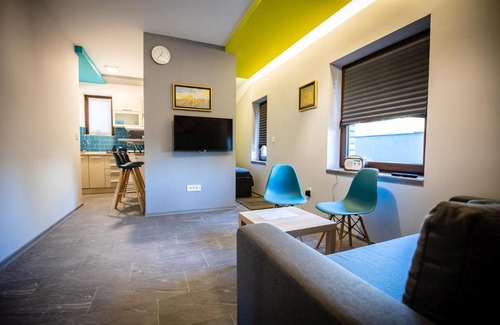 Subotica Apartamento | Gray brick house