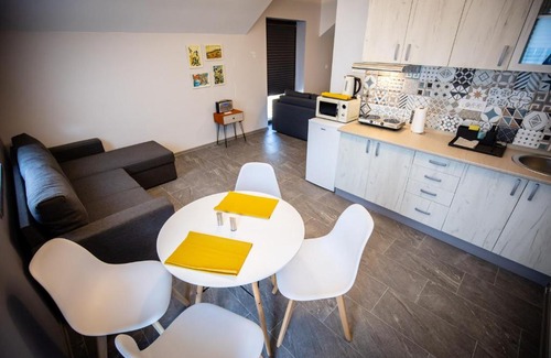 Subotica Apartamento | Gray brick house