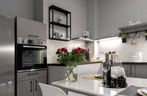 Vozdovac Apartamento | Gray Cloud of Sky Point Apartments