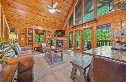 Black Bear Falls Casa | Gray Fox Den Theater & Arcade, Hot Tub, Views
