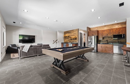 Lake Norman of Catawba Casa | Gray Fox Lodge by AvantStay | WATERSLIDE, Pool, Theater | Sleeps 23