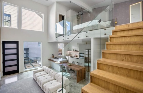 East Downtown Houston Casa | Gray loft · The O’Four Lofts - Grayscale Lux