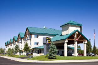 West Yellowstone Hotel | Gray Wolf Inn & Suites