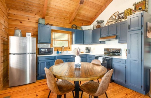 Townsend Cabina | "Gray Wolf" Newly Renovated Cabin w/ Sauna!