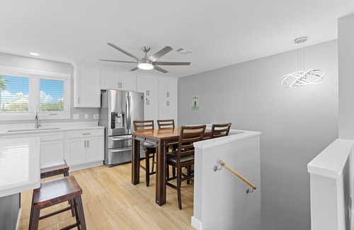 Grayton Beach Condominio | Grayton Place 5 - Lovely Grayton Beach Townhome, Walk to the Beach + Red Bar!