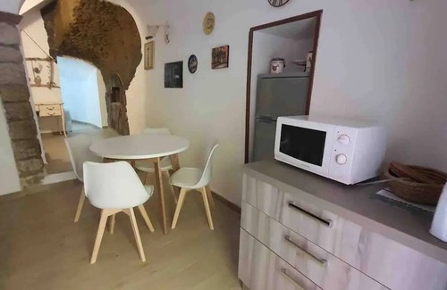 Bosa Historic Centre Apartamento | Grazioso Appartamento nel Centro Storico di Bosa, Vicino al Castello Malaspina