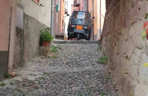 Bosa Historic Centre Apartamento | Grazioso Appartamento nel Centro Storico di Bosa, Vicino al Castello Malaspina