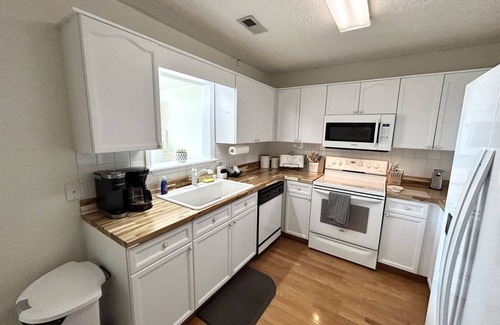 Boiling Spring Lakes Casa | Great 4 Golf! Waterfront House In Southport, Close To Beaches