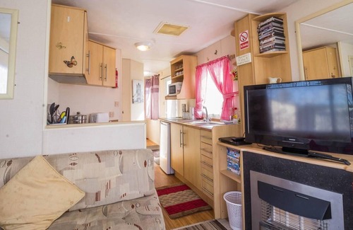 Skegness Casa | Great 8 berth caravan for hire at Southview Holiday Park in Skegness ref 33025E